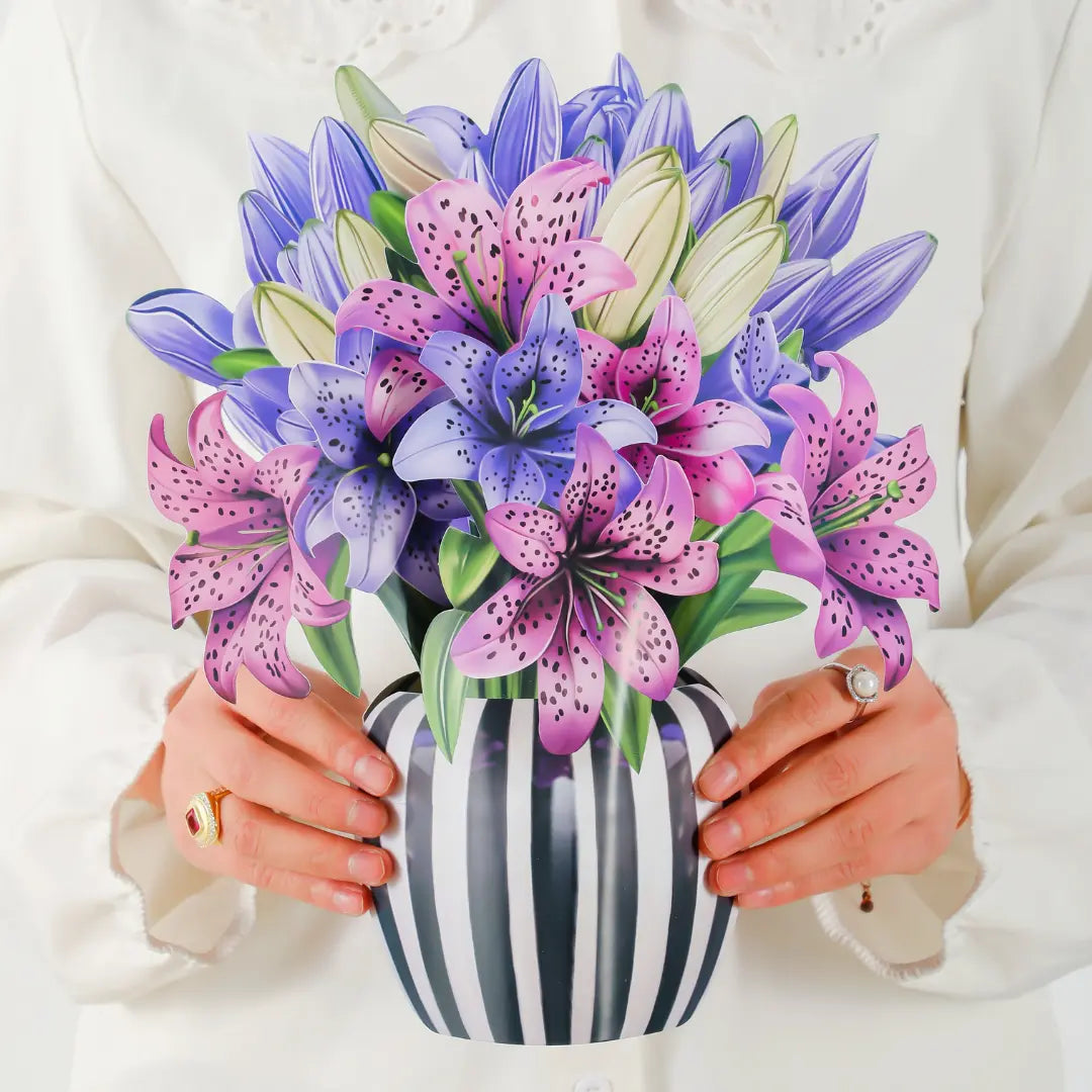 Scale-in-the-hand-[pl:9f28dea16b28]