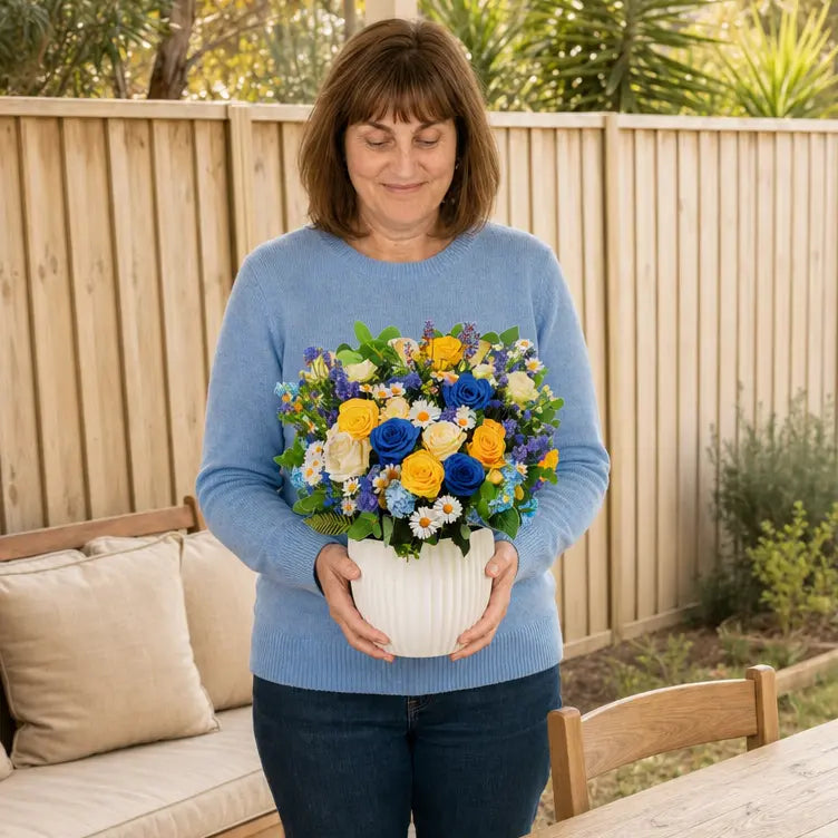 Cerulean-Dream-paper-pop-up-bouquet-of-blue-and-gold-roses-—-PetalPal